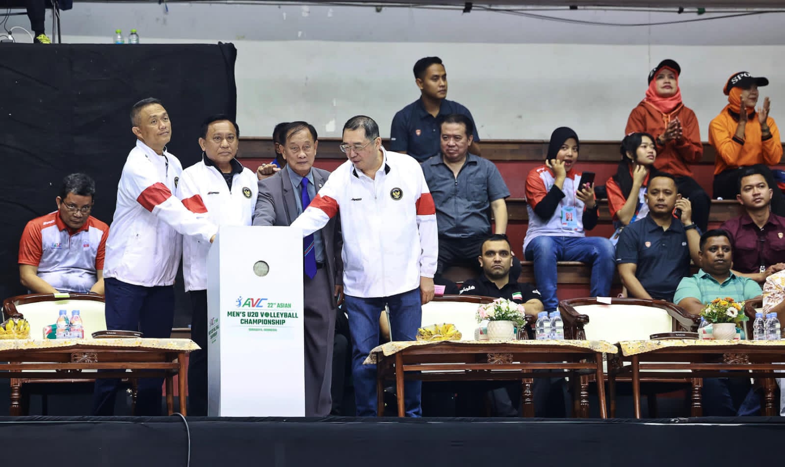 Dampingi Ketua umum PP PBVSI, Kapolda Jatim Hadiri Pembukaan AVC Men’s U-20 2024 di Surabaya