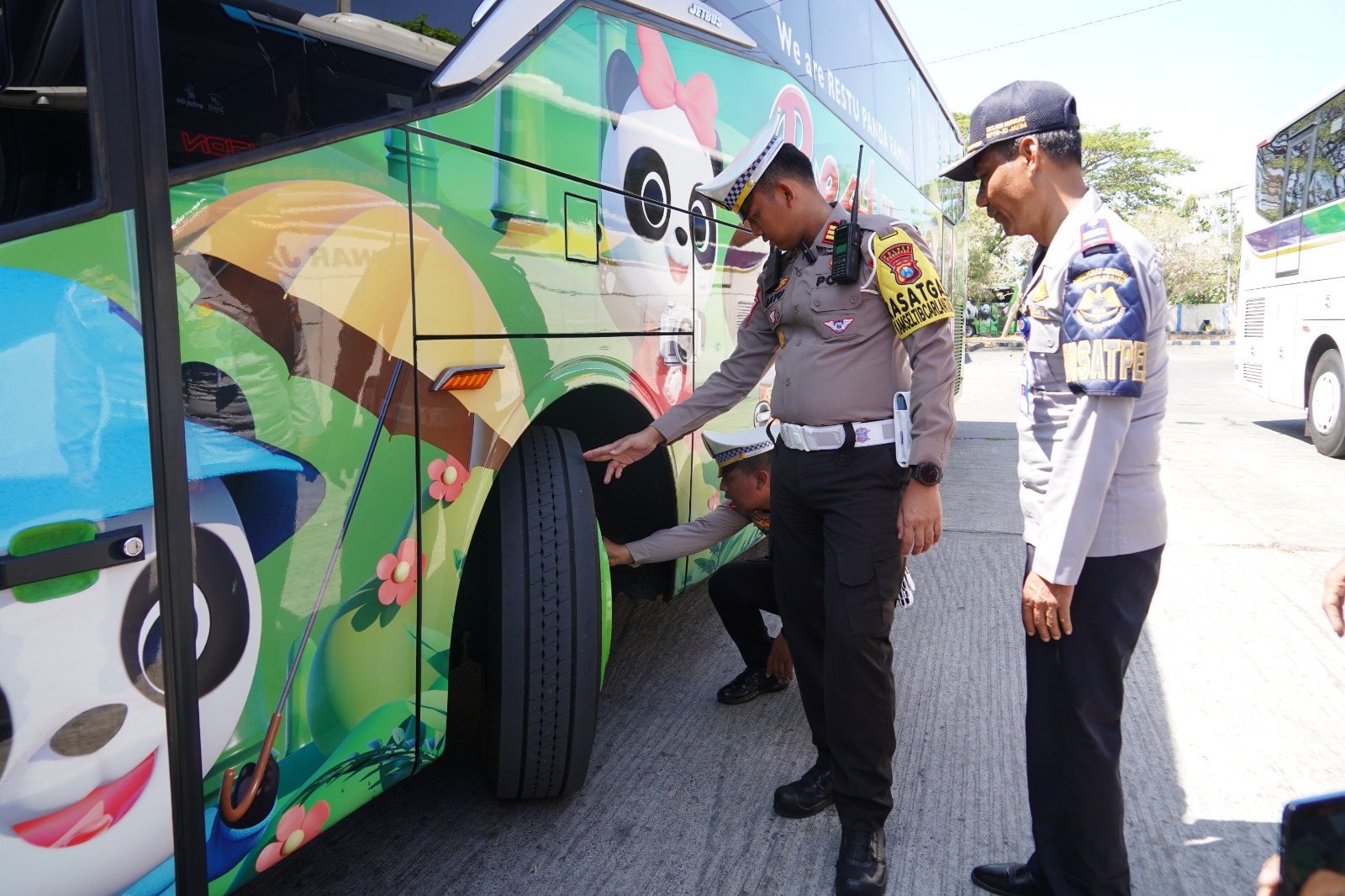 Minimalisir Laka Lantas, Polres Ponorogo Gelar Ramp Check Bus di Terminal Seloaji