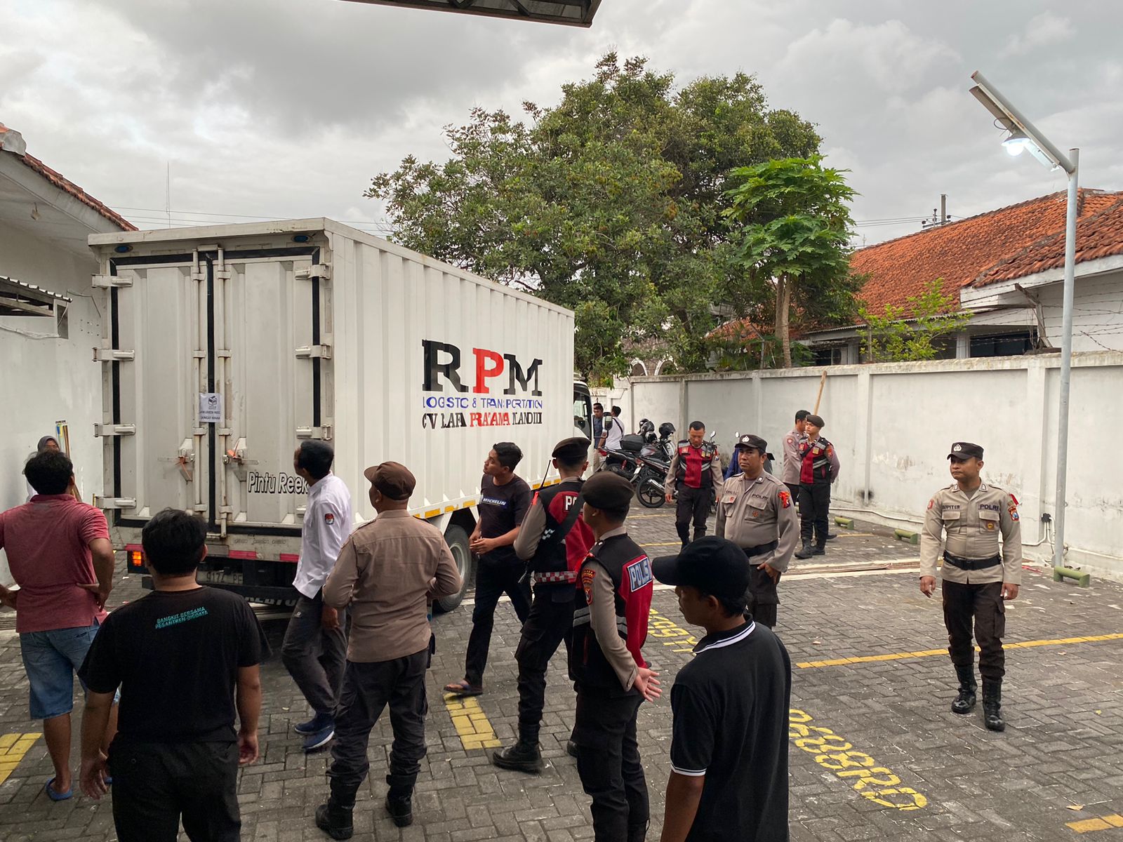 Surat Suara Tiba di Gudang KPU, Polres Lumajang Lakukan Pengamanan