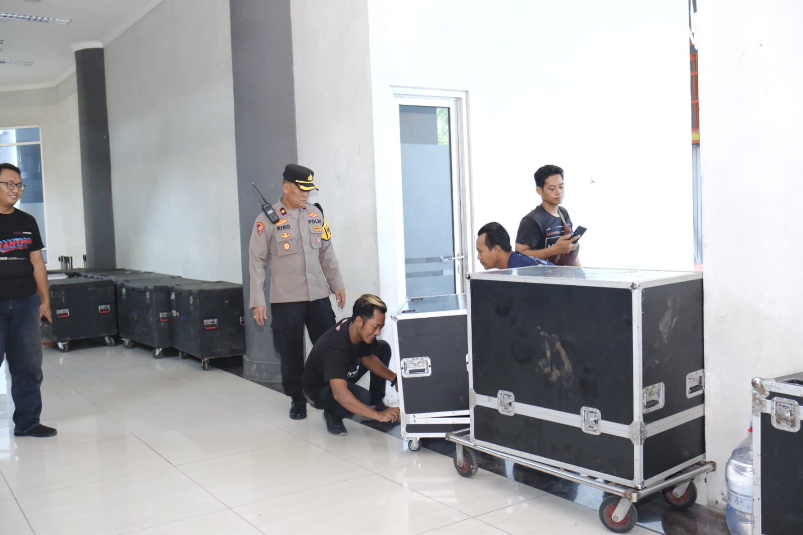 Polres Kediri Sterilisasi Lokasi Rapat Pleno Terbuka Rekapitulasi Hitung Suara Pilkada 2024