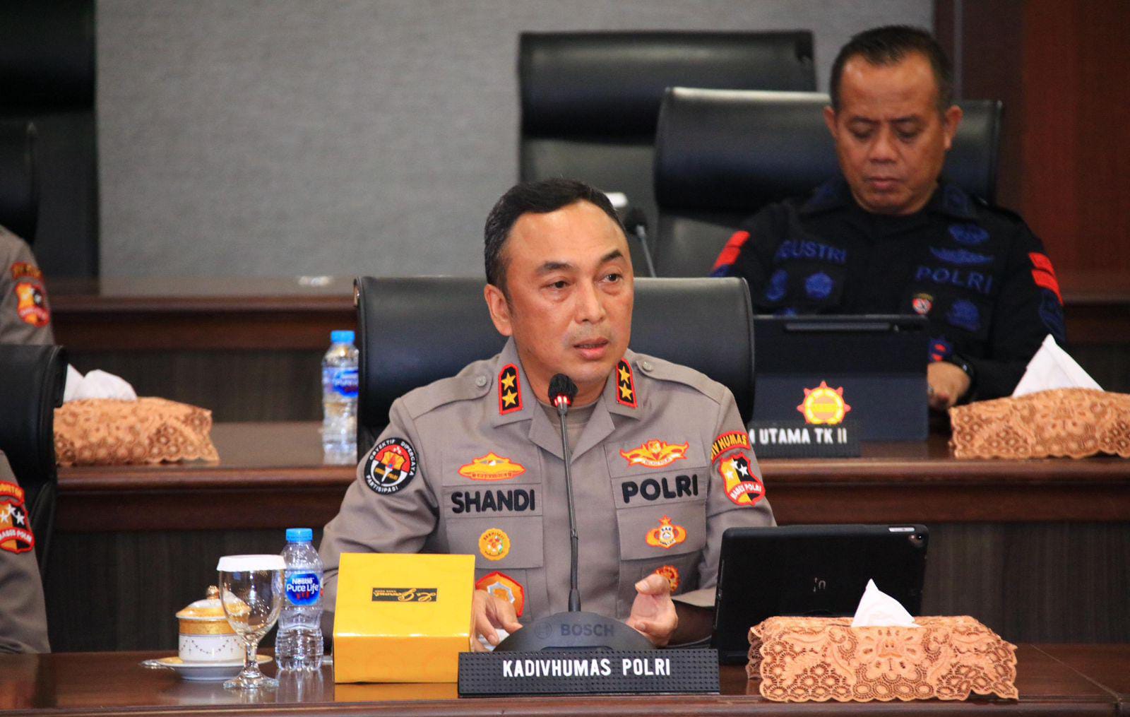 Netizen Penasaran ‘Untuk Apa Robot Polisi’, Ini Jawabannya