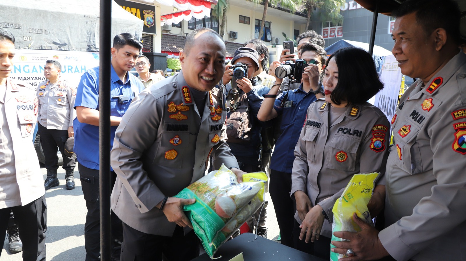 Berangkatkan 48,5 Ton Beras GPM Polri, Kapolresta Malang Kota Pastikan Kualitas Baik, Layak Konsumsi dan Rasanya Enak
