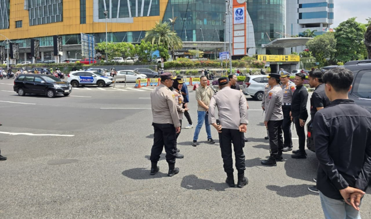 Massa Aksi Buruh di Jatim Berjalan Tertib, Polresta Sidoarjo Kawal Hingga Batas Kota Surabaya