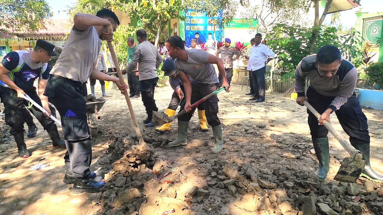 Polri Hadir, Rakyat Bangkit Percepat Pemulihan Pascabanjir Bandang di Bireueun Aceh