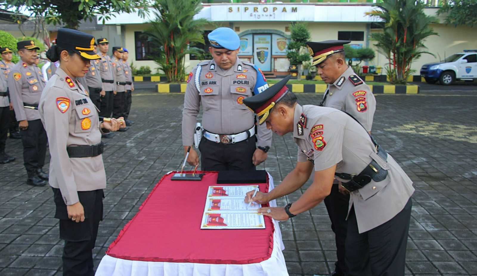 Polres Jembrana Gelar Upacara Sertijab Kabag Ops, Kasat Reskrim, dan Kasat Resnarkoba