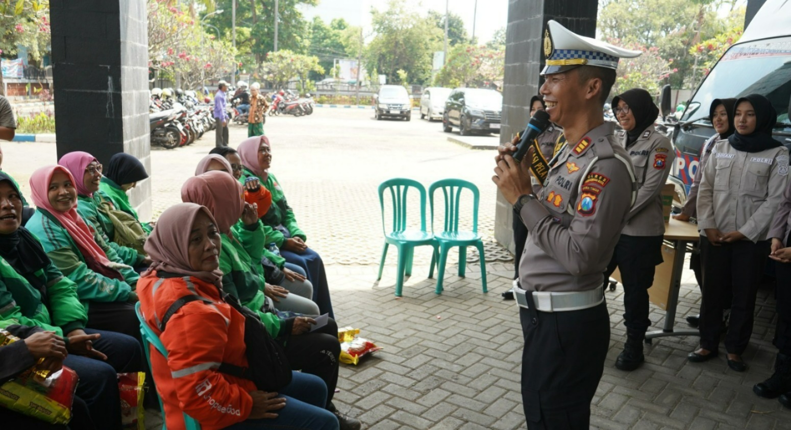 Polres Probolinggo Kota Peringati Hari Kartini Bersama Pengemudi Ojol Perempuan