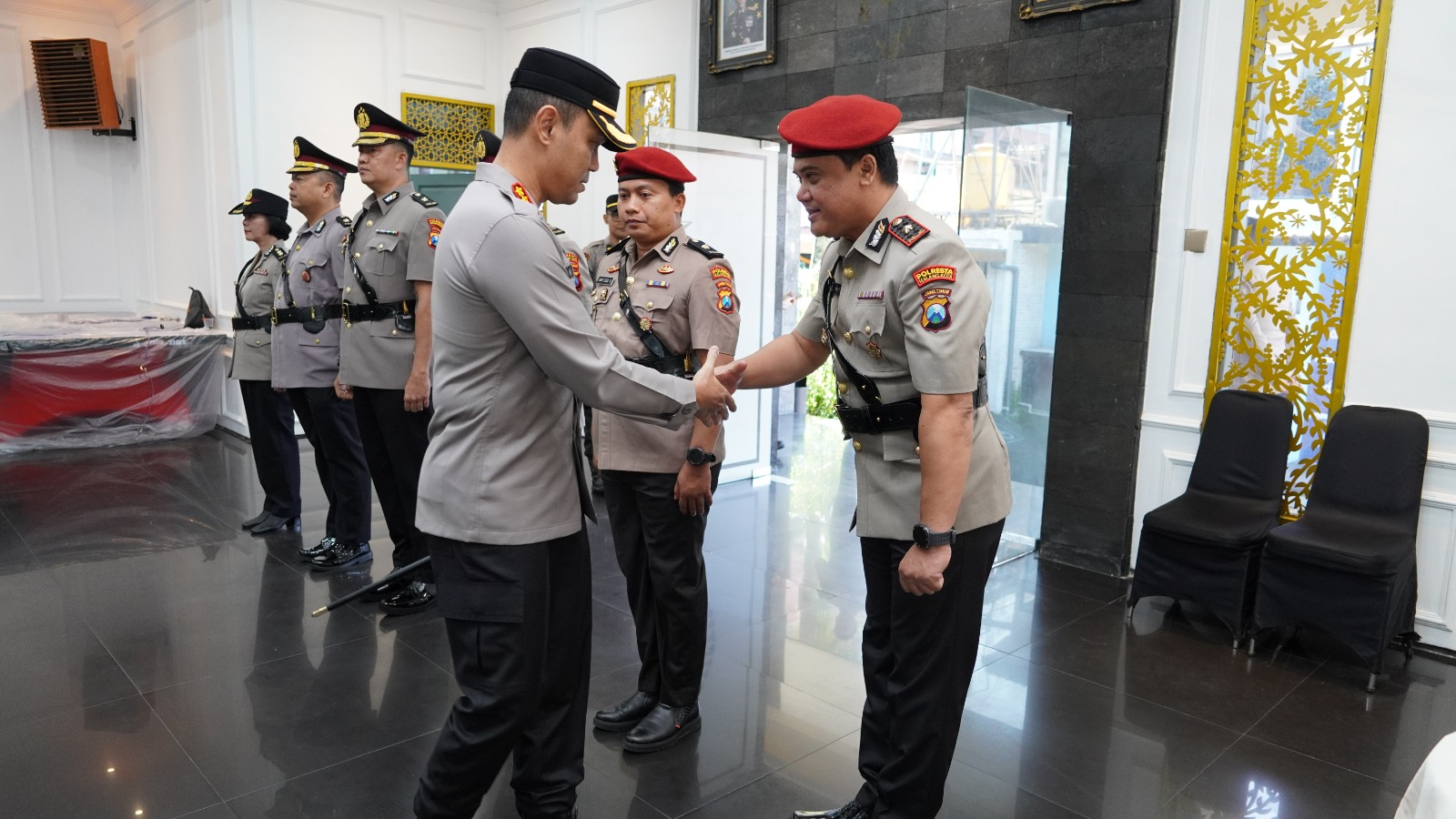 Gerbong Mutasi Polda Jatim Bawa Tiga Pejabat Polresta Malang Kota, KBP Putu Kholis Tekankan Disiplin, Soliditas dan Pelayanan Humanis